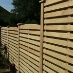 Ein Sichtschutz sorgt für ungestörte Ruhe im Garten