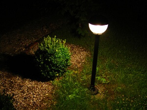 Beleuchtung für den Garten ist nicht nur ein Blickfang sondern sorgt auch für Sicherheit