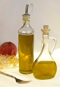 Olivenöl lässt sich nach Lust und Laune mit Kräutern verfeinern