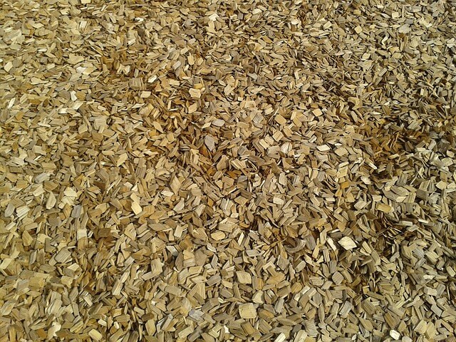 Holzhackschnitzel im Garten Holzhackschnitzel im Garten